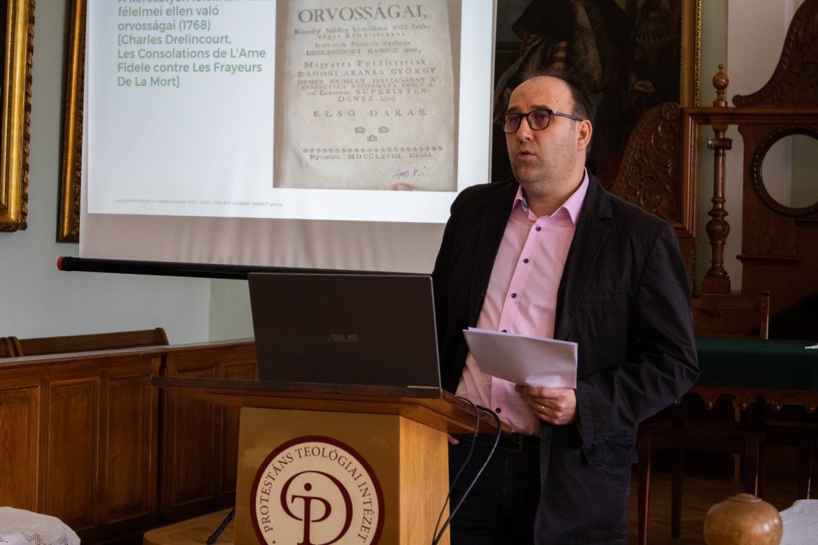 Tóth Zsombor előadása a Kolozsvári Protestáns Teológiai Intézet egyháztörténeti konferenciáján