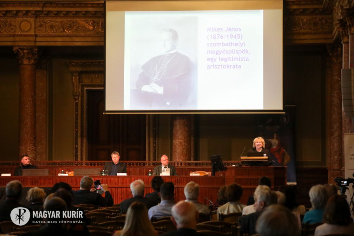 Balogh Margit előadása az idősebb és ifjabb Andrássy Gyuláról szóló nemzetközi konferencián