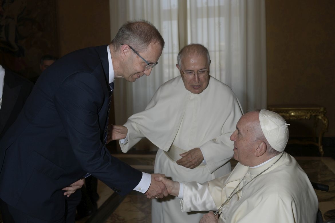 Interjú Molnár Antallal a Vatikáni Rádióban