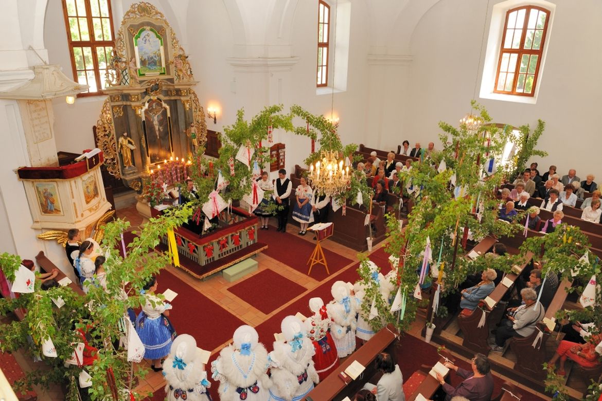 Pünkösd: a zarándokünnep – népszokások a Szentlélek és az egyház születésének napján