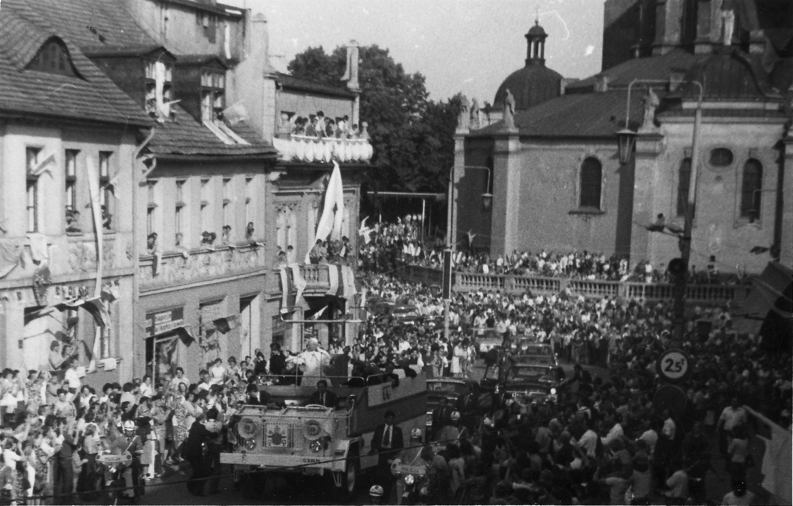 Ioannes Paulus II pilgrim to Poland Gniezno Tumska Street 11979